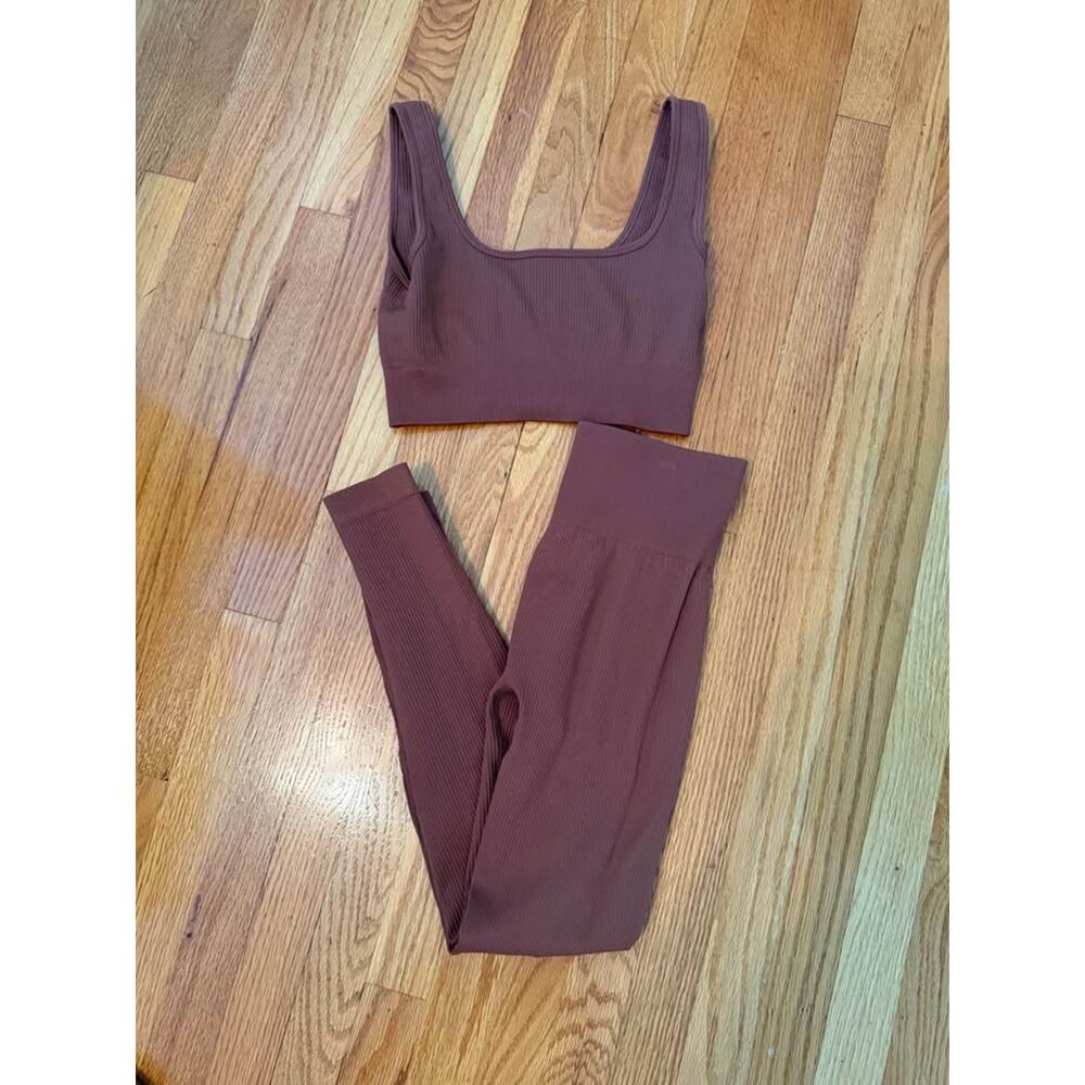 Ribbed brown gym set athletic leggings